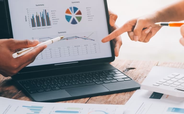 デジタルマーケティングコンサル 